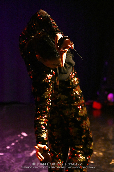 Lucía La Bronce (El Dorado sfb / Centre Cívic Parc Sandaru, 2026-01-29 / Barcelona) Por Joan Cortès [Flamencuras AKA INSTANTZZ AKA Galería fotográfica AKA Fotoblog de jazz, impro… y algo más] - Tomajazz - Lucía La Bronce actuó en El Dorado sfb de Barcelona, el 19 de enero de 2025. Joan Cortès la retrata en las Flamencuras de INSTANTZZ. Actuaron Lucía La Bronce, Manuel Pajares, Daniel Mejía “El Carqui” 