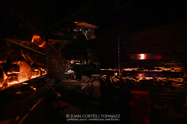 Russ Lossing Mood Trio (Jamboree-01, 2026-02-18 / Barcelona) Por Joan Cortès [INSTANTZZ AKA Galería fotográfica AKA Fotoblog de jazz, impro… y algo más] - Tomajazz - Russ Lossing Mood Trio actuó en Jamboree el 18 de febrero de 2025. Joan Cortès lo retrata en INSTANTZZ. Russ Lossing Mood Trio son Russ Lossing, Masa Kamaguchi, contrabajo Dayeon Seok