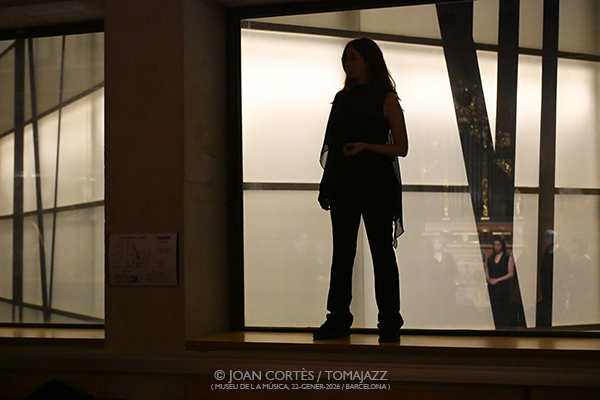 Veus Lliures “Relat” (Cicle Guitarres / Museu de la Música, 2026-01-15 / Barcelona) Por Joan Cortès [INSTANTZZ AKA Galería fotográfica AKA Fotoblog de jazz, impro… y algo más] - Tomajazz - Veus Lliures “Relat” actuó en el Cicle Guitarres del Museu de la Música de Barcelona, el 15 de enero de 2026. Joan Cortès lo retrata en INSTANTZZ