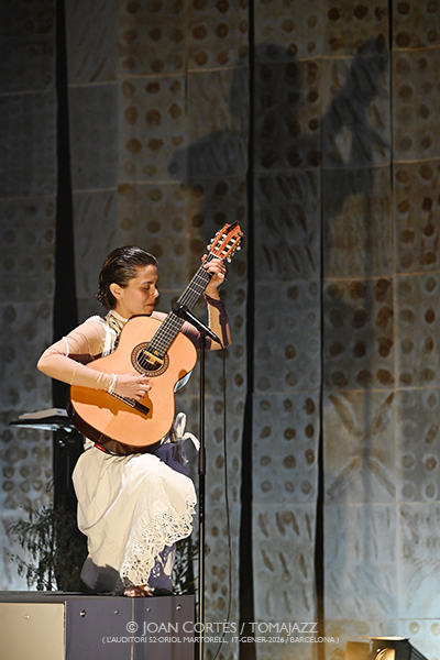 Anna Ferrer “Pa” (L’Auditori S2•OM, 2026-01-17 / Barcelona) Por Joan Cortès [INSTANTZZ AKA Galería fotográfica AKA Fotoblog de jazz, impro… y algo más] - Tomajazz - Anna Ferrer “Pa” actuó en L’Auditori S2•OM de Barcelona el 17 de enero de 2026., Joan Cortès [INSTANTZZ