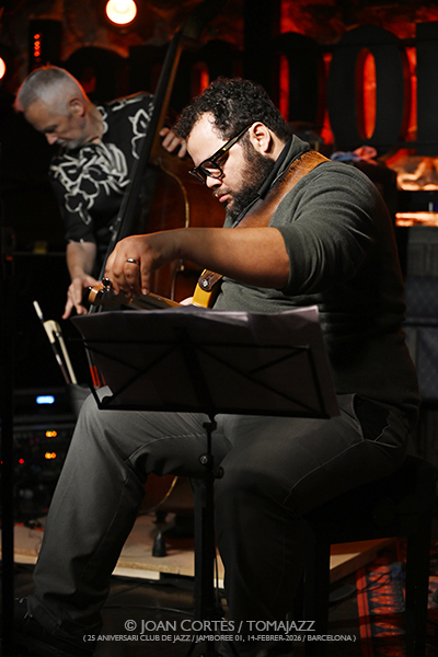 Juanma Trujillo & Baldo Martínez (25 aniversario Club de Jazz / Jamboree-01, 2026-02-14 / Barcelona) [I] Por Joan Cortès [INSTANTZZ AKA Galería fotográfica AKA Fotoblog de jazz, impro… y algo más] - Tomajazz - Juanma Trujillo & Baldo Martínez actuaron en Jamboree en el 25 aniversario de Club de Jazz. Joan Cortès lo retrata en INSTANTZZ