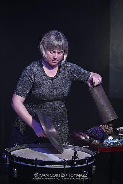 Núria Andorrà & Roc Mateu “Reflectir Brossa” (Fundació Joan Brossa, 2026-01-23 / Barcelona) Por Joan Cortès [INSTANTZZ AKA Galería fotográfica AKA Fotoblog de jazz, impro… y algo más] - Tomajazz - Núria Andorrà & Roc Mateu “Reflectir Brossa” actuaron en la Fundació Joan Brossa de Barcelona el 23 de enero de 2026. Joan Cortès [INSTANTZZ