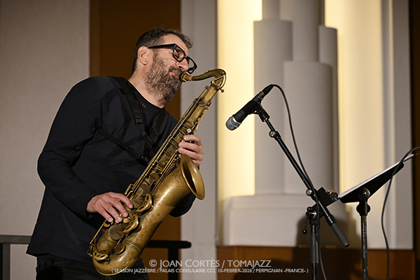 Francesco Bearzatti & Federico Casagrande (Season Jazzèbre / Palais Consulaire CCI, 2026-02-10 / Perpignan -France-) Por Joan Cortès [INSTANTZZ AKA Galería fotográfica AKA Fotoblog de jazz, impro… y algo más] - Tomajazz - Francesco Bearzatti & Federico Casagrande actuaron en Season Jazzèbre en Perpignan, Francia, el 10 de febrero de 202/ Palais Consulaire CCI, 2026-02-10 / Perpignan -France-) Por Joan Cortès [INSTANTZZ