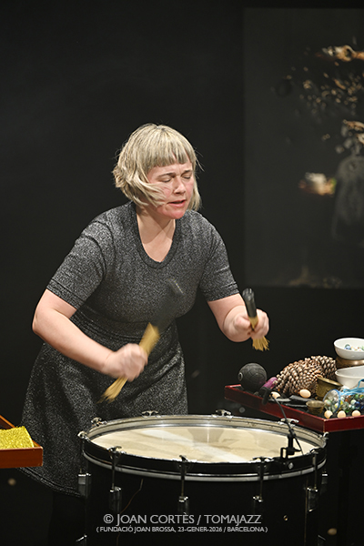 Núria Andorrà & Roc Mateu “Reflectir Brossa” (Fundació Joan Brossa, 2026-01-23 / Barcelona) Por Joan Cortès [INSTANTZZ AKA Galería fotográfica AKA Fotoblog de jazz, impro… y algo más] - Tomajazz - Núria Andorrà & Roc Mateu “Reflectir Brossa” actuaron en la Fundació Joan Brossa de Barcelona el 23 de enero de 2026. Joan Cortès [INSTANTZZ