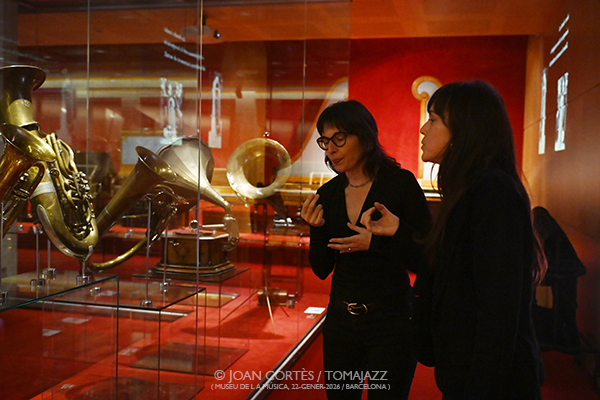 Veus Lliures “Relat” (Cicle Guitarres / Museu de la Música, 2026-01-15 / Barcelona) Por Joan Cortès [INSTANTZZ AKA Galería fotográfica AKA Fotoblog de jazz, impro… y algo más] - Tomajazz - Veus Lliures “Relat” actuó en el Cicle Guitarres del Museu de la Música de Barcelona, el 15 de enero de 2026. Joan Cortès lo retrata en INSTANTZZ