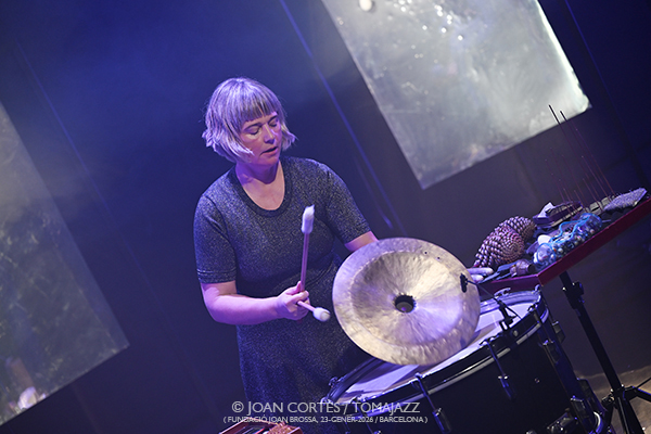 Núria Andorrà & Roc Mateu “Reflectir Brossa” (Fundació Joan Brossa, 2026-01-23 / Barcelona) Por Joan Cortès [INSTANTZZ AKA Galería fotográfica AKA Fotoblog de jazz, impro… y algo más] - Tomajazz - Núria Andorrà & Roc Mateu “Reflectir Brossa” actuaron en la Fundació Joan Brossa de Barcelona el 23 de enero de 2026. Joan Cortès [INSTANTZZ