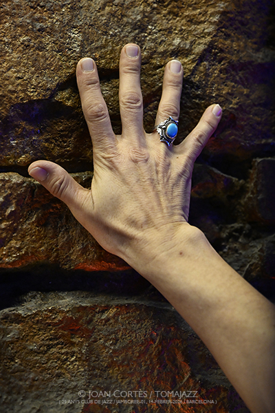 Agustí Fernández, Sònia Sánchez & Lucía Martínez (25 aniversario Club de Jazz / Jamboree-01, 2026-02-14 / Barcelona) [II] Por Joan Cortès [INSTANTZZ AKA Galería fotográfica AKA Fotoblog de jazz, impro… y algo más] - Tomajazz - Agustí Fernández, Sònia Sánchez & Lucía Martínez actuaron en Jamboree, Barcelona, en el 25 aniversario de CDJ. Joan Cortès lo retrata en INSTANTZZ