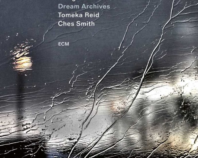 Craig Taborn, Tomeka Reid & Ches Smith: Dream Archives (ECM; 2026) Por Carlos Lara [Grabación de jazz] - Tomajazz - Dream Archives (ECM; 2026) es lo nuevo de Craig Taborn, Tomeka Reid & Ches Smith. Carlos Lara repasa la grabación