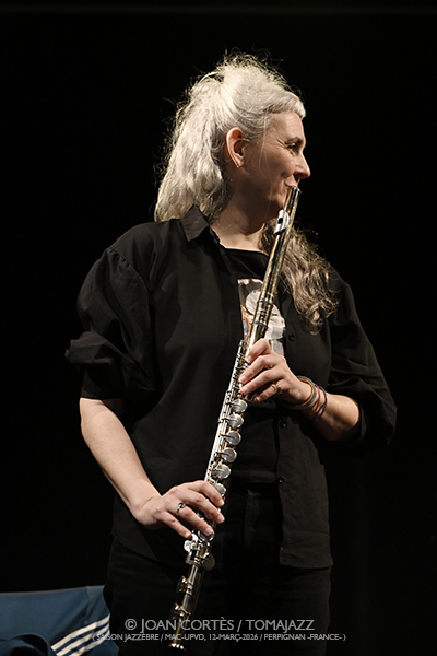 BiZe (Season Jazzèbre / MAC-UPVD, 2026-03-12 / Perpignan -France-) [II] Por Joan Cortès [INSTANTZZ AKA Galería fotográfica AKA Fotoblog de jazz, impro… y algo más] - Tomajazz - BiZe actuaron en Season Jazzèbre 2026 en Perpignan (Francia), el 12 de marzo de 2026. Joan Cortès lo retrata en INSTANTZZ. BiZe son Sylvaine Hélary, Robin Fincker 