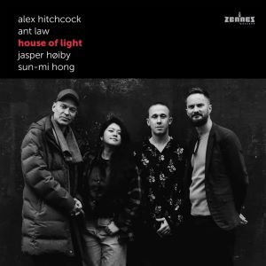 Universos Paralelos: emisión 26 de marzo de 2026 (UP.T.31 P.23) [Noticias de jazz] - Tomajazz - En el programa del 26 de marzo de 2026 de Universos Paralelos, Sergio Cabanillas selecciona músicas de Ricardo Formoso, Ant Law & Alex Hitchcock, Deadeye, Álvaro Torres Trio, Eddie Mejía