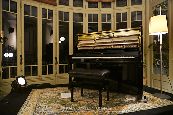 Max Villavecchia, piano solo (LAC -Laboratori Arts Contemplatives-, Casa Virupa, 2026-03-01 / Llinars -Barcelona-) Por Joan Cortès [INSTANTZZ AKA Galería fotográfica AKA Fotoblog de jazz, impro… y algo más] - Tomajazz - Max Villavecchia actuó en LAC -Laboratori Arts Contemplatives-, en Casa Virupa, en Llinars -Barcelona-, el 1 de marzo de 2026. Joan Cortès lo retrata en INSTANTZZ. Con Max Villavecchia,
