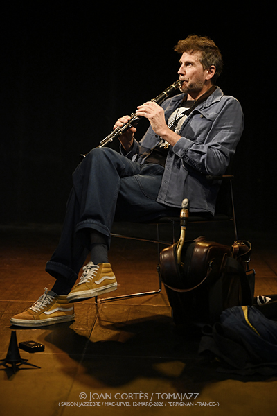 BiZe (Season Jazzèbre / MAC-UPVD, 2026-03-12 / Perpignan -France-) [II] Por Joan Cortès [INSTANTZZ AKA Galería fotográfica AKA Fotoblog de jazz, impro… y algo más] - Tomajazz - BiZe actuaron en Season Jazzèbre 2026 en Perpignan (Francia), el 12 de marzo de 2026. Joan Cortès lo retrata en INSTANTZZ. BiZe son Sylvaine Hélary, Robin Fincker 
