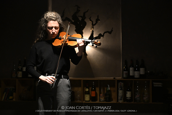 Luz Prado (CIMIC-2026 / Can Batet, 2026-02-21 / Olot -Girona-) [II] Por Joan Cortès [INSTANTZZ AKA Galería fotográfica AKA Fotoblog de jazz, impro… y algo más] - Tomajazz - Luz Prado actuó en CIMIC-2026 en Can Batet en Girona, el 21 de febrero de 2026. Joan Cortès INSTANTZZ