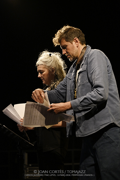 BiZe (Season Jazzèbre / MAC-UPVD, 2026-03-12 / Perpignan -France-) [II] Por Joan Cortès [INSTANTZZ AKA Galería fotográfica AKA Fotoblog de jazz, impro… y algo más] - Tomajazz - BiZe actuaron en Season Jazzèbre 2026 en Perpignan (Francia), el 12 de marzo de 2026. Joan Cortès lo retrata en INSTANTZZ. BiZe son Sylvaine Hélary, Robin Fincker 