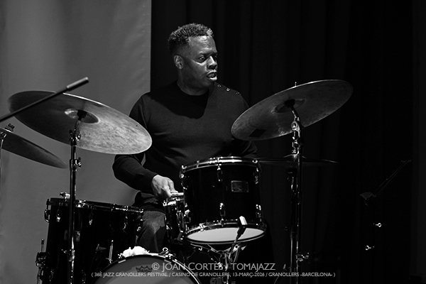 Lage Lund Trio (36è Jazz Granollers Festival / Casino, 2026-03-13 / Granollers -Barcelona-) [y III] Por Joan Cortès [INSTANTZZ AKA Galería fotográfica AKA Fotoblog de jazz, impro… y algo más] - Tomajazz - Lage Lund Trio actuó en el 36è Jazz Granollers Festival, el 13 de marzo de 2026. Joan Cortès lo retrata en INSTANTZZ. Lage Lund Trio son Lage Lund, Orlando Le Fleming, Greg Hutchinson