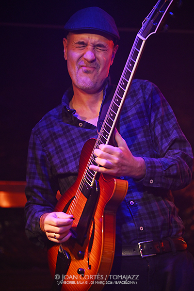 Rale Micic Trio (Jamboree-01, 2026-03-03 / Barcelona) Por Joan Cortès [INSTANTZZ AKA Galería fotográfica AKA Fotoblog de jazz, impro… y algo más] - Tomajazz - Rale Micic Trio actuó en Jamboree, Barceloa, el 3 de marzo de 2026. Joan Cortès lo retrata en INSTANTZZ. Rale Micic Trio son Rale Micic, Ugonna Okegwo, E.J. Strickland 