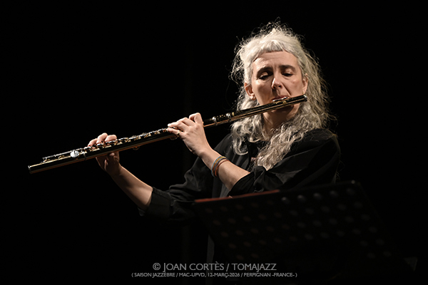 BiZe (Season Jazzèbre / MAC-UPVD, 2026-03-12 / Perpignan -France-) [II] Por Joan Cortès [INSTANTZZ AKA Galería fotográfica AKA Fotoblog de jazz, impro… y algo más] - Tomajazz - BiZe actuaron en Season Jazzèbre 2026 en Perpignan (Francia), el 12 de marzo de 2026. Joan Cortès lo retrata en INSTANTZZ. BiZe son Sylvaine Hélary, Robin Fincker 