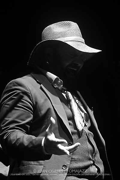 Duquende (Flamenc-ON 2026 / Teatre Sagarra, 2026-03-14 / Santa Coloma de Gramenet -Barcelona-) [I] Por Joan Cortès [Flamencuras AKA INSTANTZZ AKA Galería fotográfica AKA Fotoblog de jazz, impro… y algo más] - Tomajazz - Duquende actuó en Flamenc-ON 2026 de Santa Coloma de Gramenet, Barcelona, el 14 de marzo de 2026. Joan Cortès lo retrata en las Flamencuras de INSTANTZZ. Actuaron Duquende, José Andrés Cortés, Juan Mateos, Diego Amaya, Sergio de Finizio 