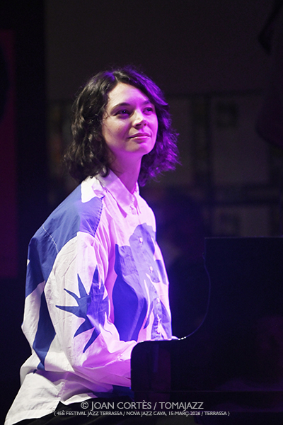 Dave Douglas Quartet (45è Festival Jazz Terrassa 2026 / Nova Jazz Cava, 2026-03-15 / Terrassa -Barcelona-) [I] Por Joan Cortès [INSTANTZZ AKA Galería fotográfica AKA Fotoblog de jazz, impro… y algo más] - Tomajazz - Dave Douglas Quartet actuó en el 45è Festival Jazz Terrassa 2026, en la mítica Nova Jazz Cava, el 15 de marzo de 2026. Joan Cortès lo retrata en INSTANTZZ. Dave Douglas Quartet son Dave Douglas, Marta Warelis, Ingebrigt Håker Flaten, Rudy Royston 