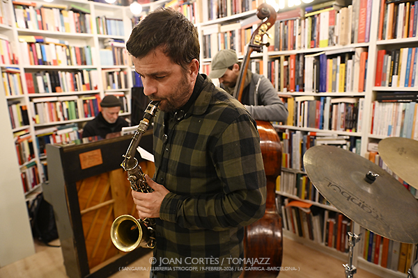 David Mengual Maitia (Sangarra / Llibreria Strogoff, 2026-02-19 / La Garriga -Barcelona-) Por Joan Cortès [INSTANTZZ AKA Galería fotográfica AKA Fotoblog de jazz, impro… y algo más] - Tomajazz - David Mengual Maitia actuó en la Llibreria Strogoff, de La Garriga, Barcelona, el 19 de febrero de 2026. Joan Cortès lo retrata en NSTANTZZ. David Mengual Maitia son David Mengual, Joan Mas, Marc Cuevas, Oriol Roca 