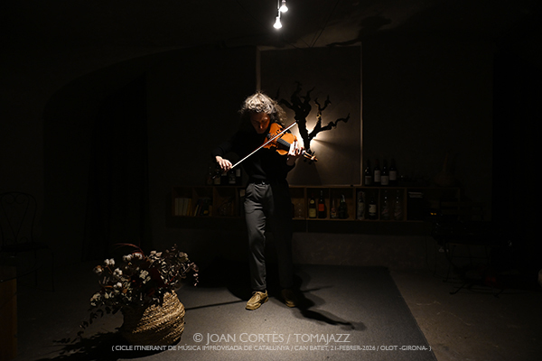 Luz Prado (CIMIC-2026 / Can Batet, 2026-02-21 / Olot -Girona-) [II] Por Joan Cortès [INSTANTZZ AKA Galería fotográfica AKA Fotoblog de jazz, impro… y algo más] - Tomajazz - Luz Prado actuó en CIMIC-2026 en Can Batet en Girona, el 21 de febrero de 2026. Joan Cortès INSTANTZZ