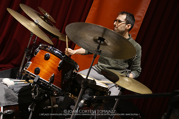 Alba Careta Group “Panical” (36è Jazz Granollers Festival / Casino, 2026-02-27 / Granollers -Barcelona-) [II] Por Joan Cortès [INSTANTZZ AKA Galería fotográfica AKA Fotoblog de jazz, impro… y algo más] - Tomajazz - Alba Careta Group “Panical” actuó en el 36è Jazz Granollers Festival, el 27 de febrero de 2026. Joan Cortès lo retrata en INSTANTZZ. Alba Careta Group “Panical” son Alba Careta, Lucas Martínez, Roger Santacana, Giuseppe Campisi, Jordi Pallarés 