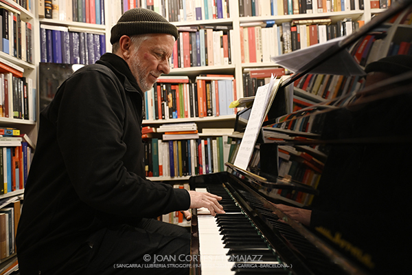 David Mengual Maitia (Sangarra / Llibreria Strogoff, 2026-02-19 / La Garriga -Barcelona-) Por Joan Cortès [INSTANTZZ AKA Galería fotográfica AKA Fotoblog de jazz, impro… y algo más] - Tomajazz - David Mengual Maitia actuó en la Llibreria Strogoff, de La Garriga, Barcelona, el 19 de febrero de 2026. Joan Cortès lo retrata en NSTANTZZ. David Mengual Maitia son David Mengual, Joan Mas, Marc Cuevas, Oriol Roca 