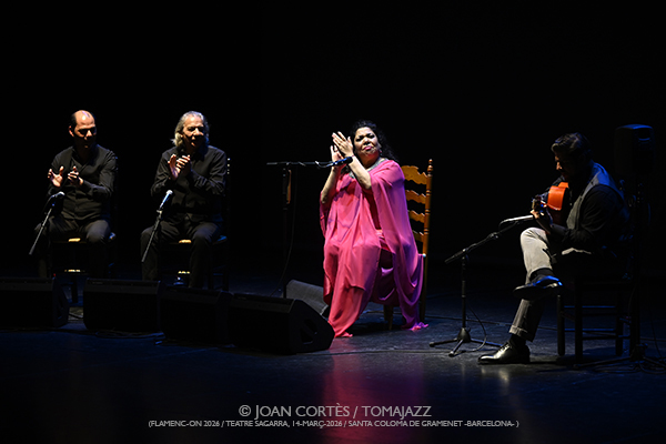 La Macanita (Flamenc-ON 2026 / Teatre Sagarra, 2026-03-14 / Santa Coloma de Gramanet -Barcelona-) [y II] Por Joan Cortès [Flamencuras AKA INSTANTZZ AKA Galería fotográfica AKA Fotoblog de jazz, impro… y algo más] - Tomajazz - La Macanita actuó en Flamenc-ON 2026, en Santa Coloma de Gramanet -Barcelona-, el 14 de marzo de 2026. Joan Cortès lo retrata en las Flamencuras de INSTANTZZ. Actuaron La Macanita, José Valencia, Chicharito de Jérez, Manuel Macano 