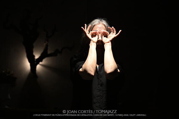 Constanza Brncic & Nuno Rebelo (CIMIC-2026 / Can Batet, 2026-03-14 / Olot -Girona-) [III] Por Joan Cortès [INSTANTZZ AKA Galería fotográfica AKA Fotoblog de jazz, impro… y algo más] - Tomajazz - Constanza Brncic & Nuno Rebelo actuaron en CIMIC-2026 en Olot, Girona, el 14 de marzo de 2016. Joan Cortès lo retrata en INSTANTZZ