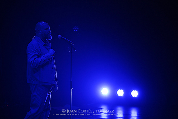 Raül Refree & Niño de Elche “Cru+es" (L’Auditori, Sala 2 Oriol Martorell, 2026-02-28 / Barcelona-) Por Joan Cortès [INSTANTZZ AKA Galería fotográfica AKA Fotoblog de jazz, impro… y algo más] - Tomajazz - Raül Refree & Niño de Elche “Cru+es" actuaron en L’Auditori de Barcelona, el día 28 de febrero de 2026. Joan Cortès lo retrata en INSTANTZZ