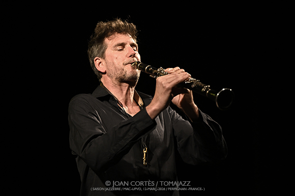 BiZe (Season Jazzèbre / MAC-UPVD, 2026-03-12 / Perpignan -France-) [II] Por Joan Cortès [INSTANTZZ AKA Galería fotográfica AKA Fotoblog de jazz, impro… y algo más] - Tomajazz - BiZe actuaron en Season Jazzèbre 2026 en Perpignan (Francia), el 12 de marzo de 2026. Joan Cortès lo retrata en INSTANTZZ. BiZe son Sylvaine Hélary, Robin Fincker 