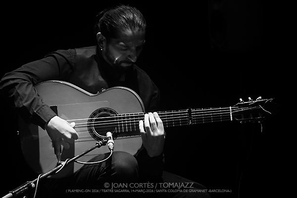 Duquende (Flamenc-ON 2026 / Teatre Sagarra, 2026-03-14 / Santa Coloma de Gramenet -Barcelona-) [I] Por Joan Cortès [Flamencuras AKA INSTANTZZ AKA Galería fotográfica AKA Fotoblog de jazz, impro… y algo más] - Tomajazz - Duquende actuó en Flamenc-ON 2026 de Santa Coloma de Gramenet, Barcelona, el 14 de marzo de 2026. Joan Cortès lo retrata en las Flamencuras de INSTANTZZ. Actuaron Duquende, José Andrés Cortés, Juan Mateos, Diego Amaya, Sergio de Finizio 