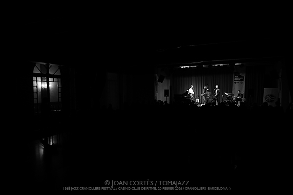 Joan Sanmartí 5t (36è Jazz Granollers Festival 2026/ Casino, 2026-02-20 / Granollers -Barcelona-) [I] Por Joan Cortès [INSTANTZZ AKA Galería fotográfica AKA Fotoblog de jazz, impro… y algo más] - Tomajazz - Joan Sanmartí 5t actuó en el 36è Jazz Granollers Festival 2026, el 20 de febrero de 2026. Joan Cortès lo retrata en INSTANTZZ. Joan Sanmartí 5t son Joan Sanmartí, Gabriel Amargant, Pau Domènech, Marc Cuevas, Joan Vidal 