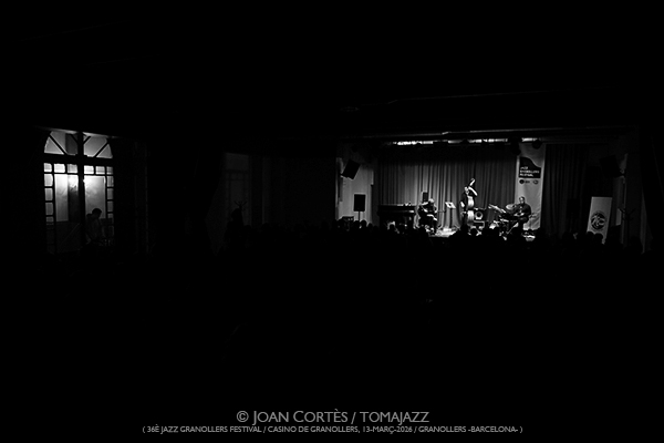 Lage Lund Trio (36è Jazz Granollers Festival / Casino, 2026-03-13 / Granollers -Barcelona-) [y III] Por Joan Cortès [INSTANTZZ AKA Galería fotográfica AKA Fotoblog de jazz, impro… y algo más] - Tomajazz - Lage Lund Trio actuó en el 36è Jazz Granollers Festival, el 13 de marzo de 2026. Joan Cortès lo retrata en INSTANTZZ. Lage Lund Trio son Lage Lund, Orlando Le Fleming, Greg Hutchinson