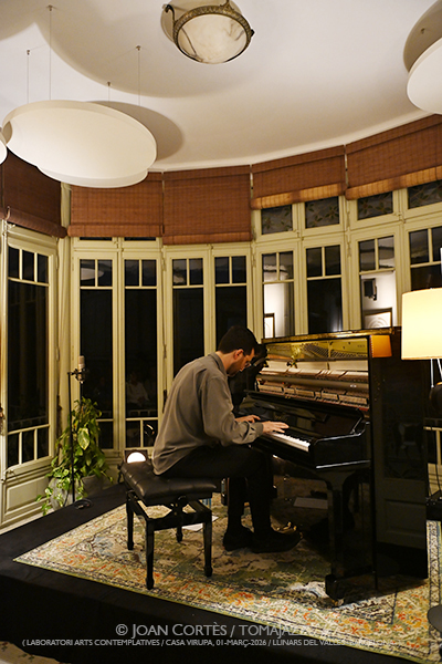 Max Villavecchia, piano solo (LAC -Laboratori Arts Contemplatives-, Casa Virupa, 2026-03-01 / Llinars -Barcelona-) Por Joan Cortès [INSTANTZZ AKA Galería fotográfica AKA Fotoblog de jazz, impro… y algo más] - Tomajazz - Max Villavecchia actuó en LAC -Laboratori Arts Contemplatives-, en Casa Virupa, en Llinars -Barcelona-, el 1 de marzo de 2026. Joan Cortès lo retrata en INSTANTZZ. Con Max Villavecchia,