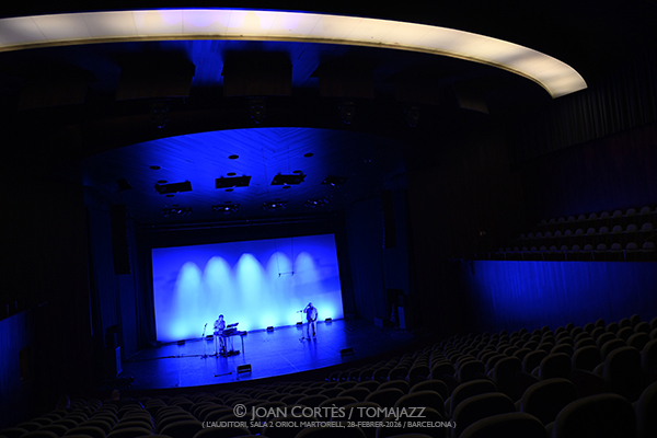Raül Refree & Niño de Elche “Cru+es" (L’Auditori, Sala 2 Oriol Martorell, 2026-02-28 / Barcelona-) Por Joan Cortès [INSTANTZZ AKA Galería fotográfica AKA Fotoblog de jazz, impro… y algo más] - Tomajazz - Raül Refree & Niño de Elche “Cru+es" actuaron en L’Auditori de Barcelona, el día 28 de febrero de 2026. Joan Cortès lo retrata en INSTANTZZ