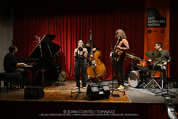 Alba Careta Group “Panical” (36è Jazz Granollers Festival / Casino, 2026-02-27 / Granollers -Barcelona-) [II] Por Joan Cortès [INSTANTZZ AKA Galería fotográfica AKA Fotoblog de jazz, impro… y algo más] - Tomajazz - Alba Careta Group “Panical” actuó en el 36è Jazz Granollers Festival, el 27 de febrero de 2026. Joan Cortès lo retrata en INSTANTZZ. Alba Careta Group “Panical” son Alba Careta, Lucas Martínez, Roger Santacana, Giuseppe Campisi, Jordi Pallarés 