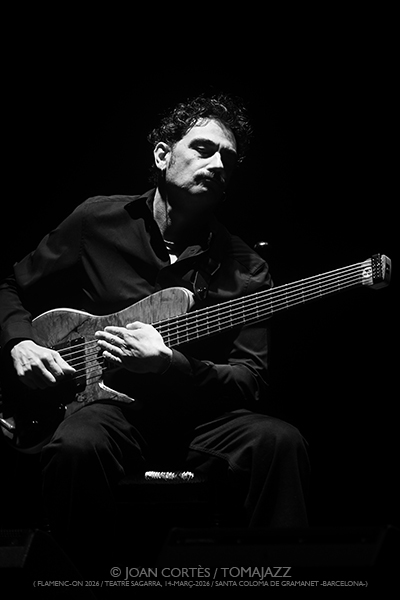 Duquende (Flamenc-ON 2026 / Teatre Sagarra, 2026-03-14 / Santa Coloma de Gramenet -Barcelona-) [I] Por Joan Cortès [Flamencuras AKA INSTANTZZ AKA Galería fotográfica AKA Fotoblog de jazz, impro… y algo más] - Tomajazz - Duquende actuó en Flamenc-ON 2026 de Santa Coloma de Gramenet, Barcelona, el 14 de marzo de 2026. Joan Cortès lo retrata en las Flamencuras de INSTANTZZ. Actuaron Duquende, José Andrés Cortés, Juan Mateos, Diego Amaya, Sergio de Finizio 