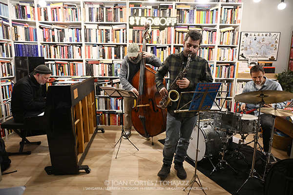 David Mengual Maitia (Sangarra / Llibreria Strogoff, 2026-02-19 / La Garriga -Barcelona-) Por Joan Cortès [INSTANTZZ AKA Galería fotográfica AKA Fotoblog de jazz, impro… y algo más] - Tomajazz - David Mengual Maitia actuó en la Llibreria Strogoff, de La Garriga, Barcelona, el 19 de febrero de 2026. Joan Cortès lo retrata en NSTANTZZ. David Mengual Maitia son David Mengual, Joan Mas, Marc Cuevas, Oriol Roca 
