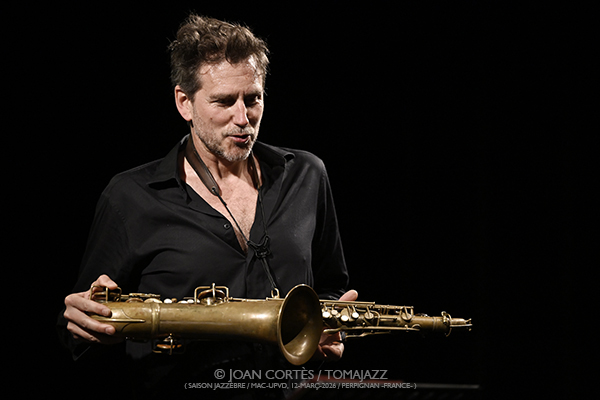 BiZe (Season Jazzèbre / MAC-UPVD, 2026-03-12 / Perpignan -France-) [II] Por Joan Cortès [INSTANTZZ AKA Galería fotográfica AKA Fotoblog de jazz, impro… y algo más] - Tomajazz - BiZe actuaron en Season Jazzèbre 2026 en Perpignan (Francia), el 12 de marzo de 2026. Joan Cortès lo retrata en INSTANTZZ. BiZe son Sylvaine Hélary, Robin Fincker 