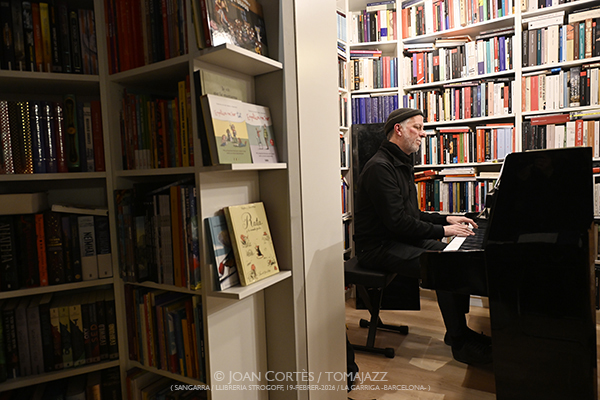 David Mengual Maitia (Sangarra / Llibreria Strogoff, 2026-02-19 / La Garriga -Barcelona-) Por Joan Cortès [INSTANTZZ AKA Galería fotográfica AKA Fotoblog de jazz, impro… y algo más] - Tomajazz - David Mengual Maitia actuó en la Llibreria Strogoff, de La Garriga, Barcelona, el 19 de febrero de 2026. Joan Cortès lo retrata en NSTANTZZ. David Mengual Maitia son David Mengual, Joan Mas, Marc Cuevas, Oriol Roca 