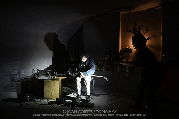 Constanza Brncic & Nuno Rebelo (CIMIC-2026 / Can Batet, 2026-03-14 / Olot -Girona-) [III] Por Joan Cortès [INSTANTZZ AKA Galería fotográfica AKA Fotoblog de jazz, impro… y algo más] - Tomajazz - Constanza Brncic & Nuno Rebelo actuaron en CIMIC-2026 en Olot, Girona, el 14 de marzo de 2016. Joan Cortès lo retrata en INSTANTZZ