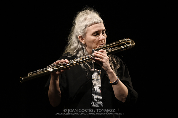 BiZe (Season Jazzèbre / MAC-UPVD, 2026-03-12 / Perpignan -France-) [II] Por Joan Cortès [INSTANTZZ AKA Galería fotográfica AKA Fotoblog de jazz, impro… y algo más] - Tomajazz - BiZe actuaron en Season Jazzèbre 2026 en Perpignan (Francia), el 12 de marzo de 2026. Joan Cortès lo retrata en INSTANTZZ. BiZe son Sylvaine Hélary, Robin Fincker 