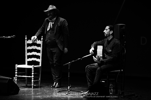 Duquende (Flamenc-ON 2026 / Teatre Sagarra, 2026-03-14 / Santa Coloma de Gramenet -Barcelona-) [I] Por Joan Cortès [Flamencuras AKA INSTANTZZ AKA Galería fotográfica AKA Fotoblog de jazz, impro… y algo más] - Tomajazz - Duquende actuó en Flamenc-ON 2026 de Santa Coloma de Gramenet, Barcelona, el 14 de marzo de 2026. Joan Cortès lo retrata en las Flamencuras de INSTANTZZ. Actuaron Duquende, José Andrés Cortés, Juan Mateos, Diego Amaya, Sergio de Finizio 