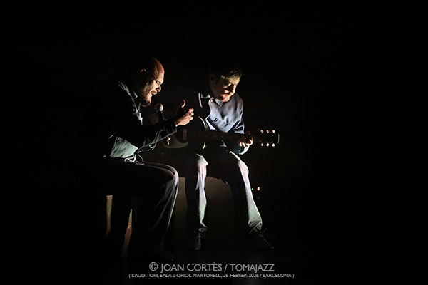 Raül Refree & Niño de Elche “Cru+es" (L’Auditori, Sala 2 Oriol Martorell, 2026-02-28 / Barcelona-) Por Joan Cortès [INSTANTZZ AKA Galería fotográfica AKA Fotoblog de jazz, impro… y algo más] - Tomajazz - Raül Refree & Niño de Elche “Cru+es" actuaron en L’Auditori de Barcelona, el día 28 de febrero de 2026. Joan Cortès lo retrata en INSTANTZZ
