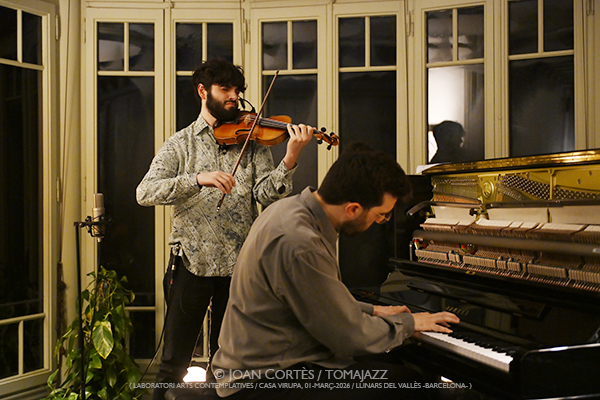Max Villavecchia, piano solo (LAC -Laboratori Arts Contemplatives-, Casa Virupa, 2026-03-01 / Llinars -Barcelona-) Por Joan Cortès [INSTANTZZ AKA Galería fotográfica AKA Fotoblog de jazz, impro… y algo más] - Tomajazz - Max Villavecchia actuó en LAC -Laboratori Arts Contemplatives-, en Casa Virupa, en Llinars -Barcelona-, el 1 de marzo de 2026. Joan Cortès lo retrata en INSTANTZZ. Con Max Villavecchia,