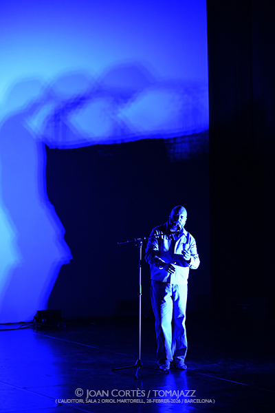 Raül Refree & Niño de Elche “Cru+es" (L’Auditori, Sala 2 Oriol Martorell, 2026-02-28 / Barcelona-) Por Joan Cortès [INSTANTZZ AKA Galería fotográfica AKA Fotoblog de jazz, impro… y algo más] - Tomajazz - Raül Refree & Niño de Elche “Cru+es" actuaron en L’Auditori de Barcelona, el día 28 de febrero de 2026. Joan Cortès lo retrata en INSTANTZZ