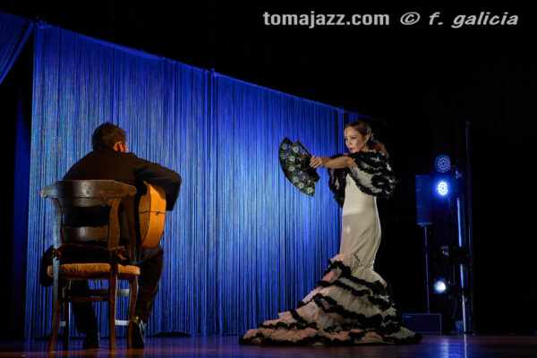 Olga Pericet “Baile Sonoro” (Palacio de Congresos, Jaca. 2026-03-28) Por Fabio Galicia [Flamencuras AKA INSTANTZZ AKA Galería fotográfica AKA Fotoblog de jazz, impro… y algo más] - Tomajazz - Olga Pericet “Baile Sonoro” actuó en el Palacio de Congresos de Jaca, el 28 de marzo de 2026. Fabio Galicia lo retrata en las Flamencuras de INSTANTZZ. Con José Manuel León, Mercedes Cortés, Olga Pericet 