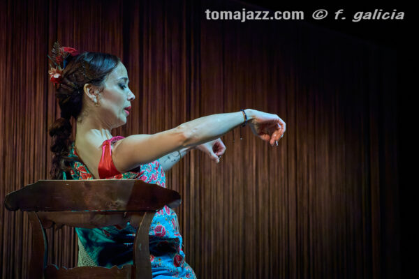 Olga Pericet “Baile Sonoro” (Palacio de Congresos, Jaca. 2026-03-28) Por Fabio Galicia [Flamencuras AKA INSTANTZZ AKA Galería fotográfica AKA Fotoblog de jazz, impro… y algo más] - Tomajazz - Olga Pericet “Baile Sonoro” actuó en el Palacio de Congresos de Jaca, el 28 de marzo de 2026. Fabio Galicia lo retrata en las Flamencuras de INSTANTZZ. Con José Manuel León, Mercedes Cortés, Olga Pericet 
