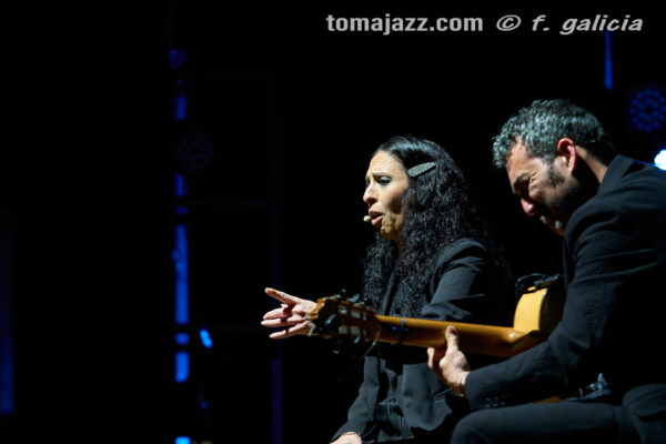 Olga Pericet “Baile Sonoro” (Palacio de Congresos, Jaca. 2026-03-28) Por Fabio Galicia [Flamencuras AKA INSTANTZZ AKA Galería fotográfica AKA Fotoblog de jazz, impro… y algo más] - Tomajazz - Olga Pericet “Baile Sonoro” actuó en el Palacio de Congresos de Jaca, el 28 de marzo de 2026. Fabio Galicia lo retrata en las Flamencuras de INSTANTZZ. Con José Manuel León, Mercedes Cortés, Olga Pericet 